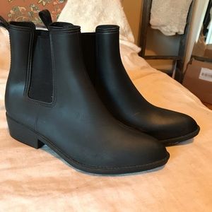 Ankle rain boots